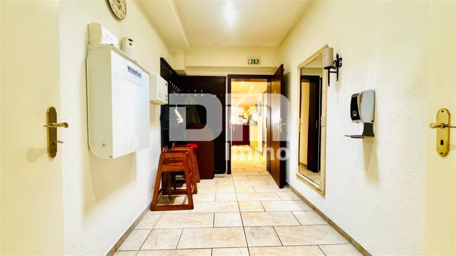 Wohn Gewerbe Ensemble mit 6 neuwertigen Apartments + Restaurant in Traumlage - EG Garderobe